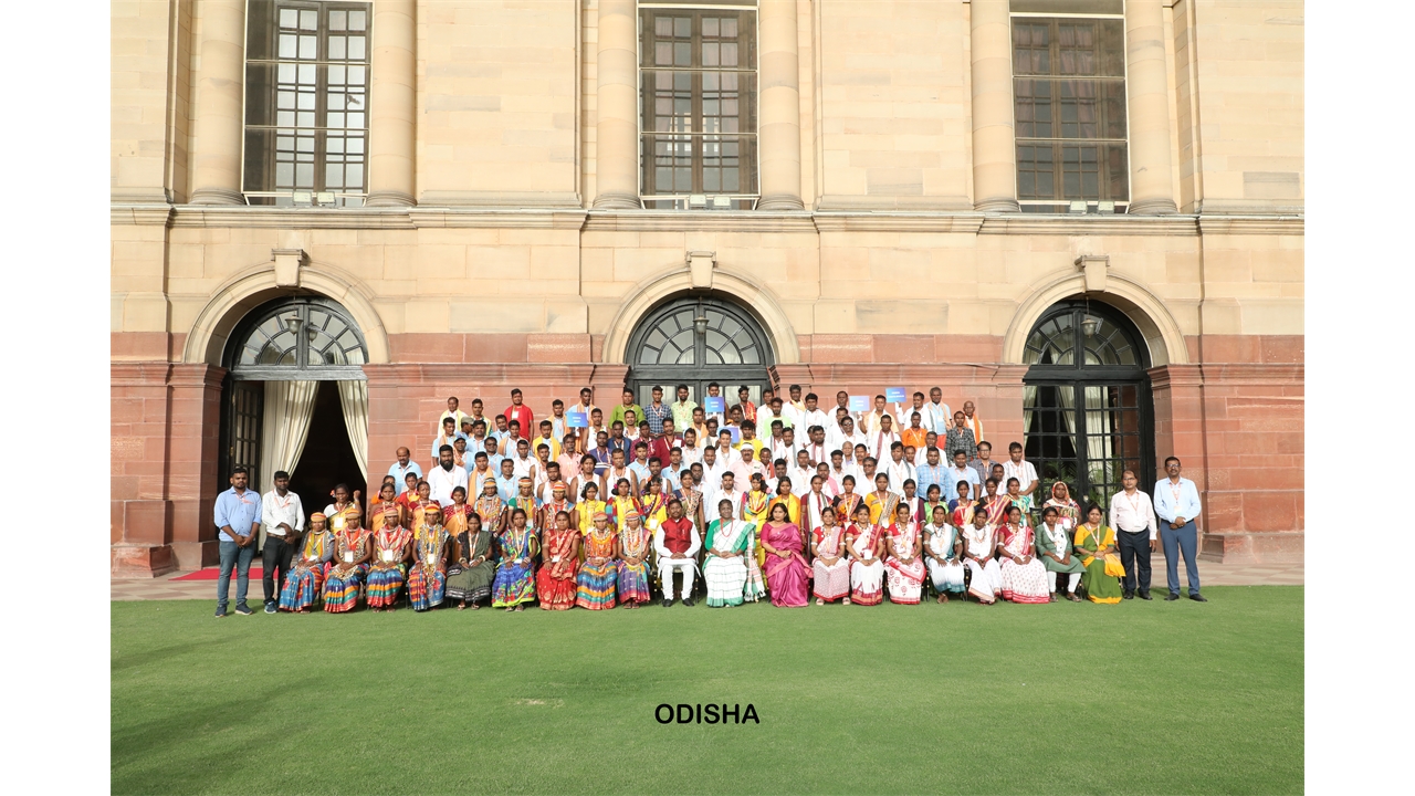 In an historic event, around 1350  PVTGs visited Rashtrapati Bhawan.