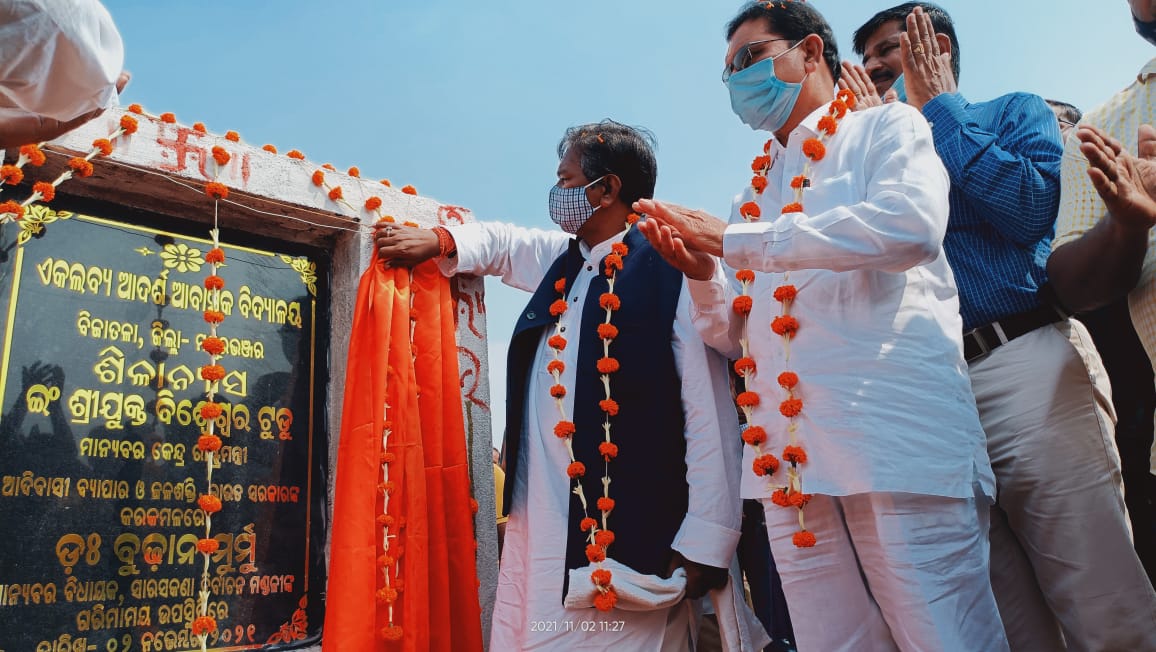 Sh. Bishweswar Tudu, Honourable Minister of State, MoTA lays the Foundation Stone of EMRS Bijatola, Odisha