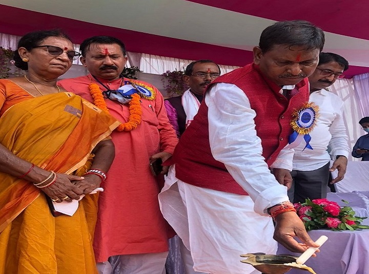 Shri. Arjun Munda, Honourable Minister of Tribal Affairs laid the foundation stone of EMRS Bansjore in Jharkhand