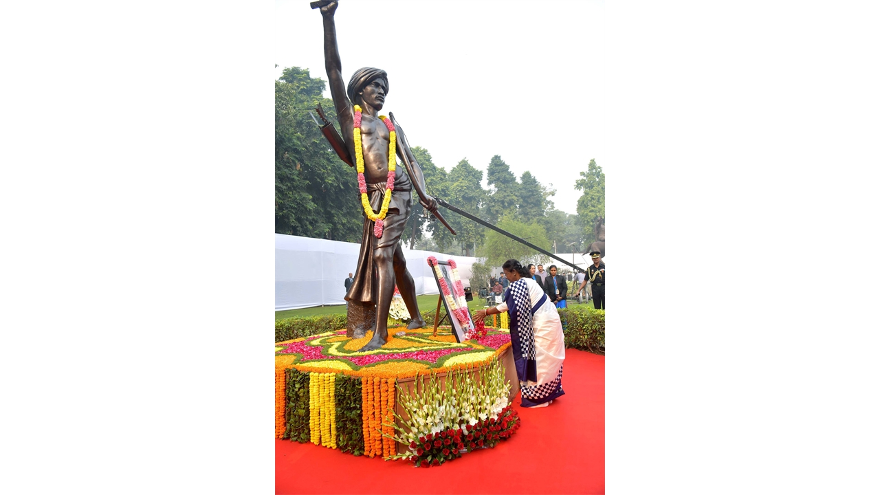 President of India pays floral tribute to stature of Bhagwan Birsa Munda at Parliament Premises, New Delhi on November 15, 2023