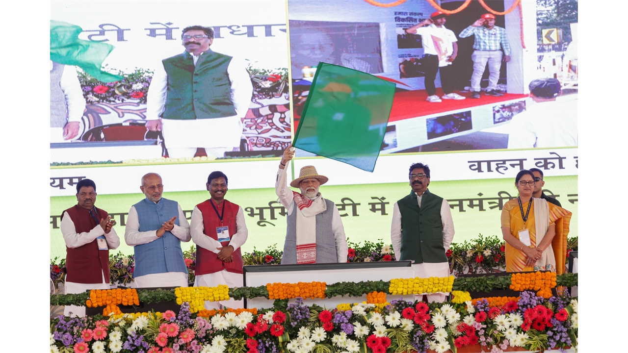 PM flags off IEC van at the launch of Viksit Bharat Sankalp Yatra at Khunti, in Jharkhand on November 15, 2023