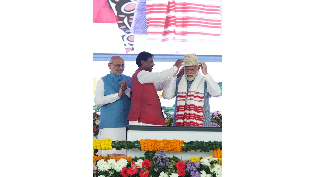 PM participates in the programme marking the celebrations of Janjatiya Gaurav Diwas at Khunti, in Jharkhand on November 15, 2023