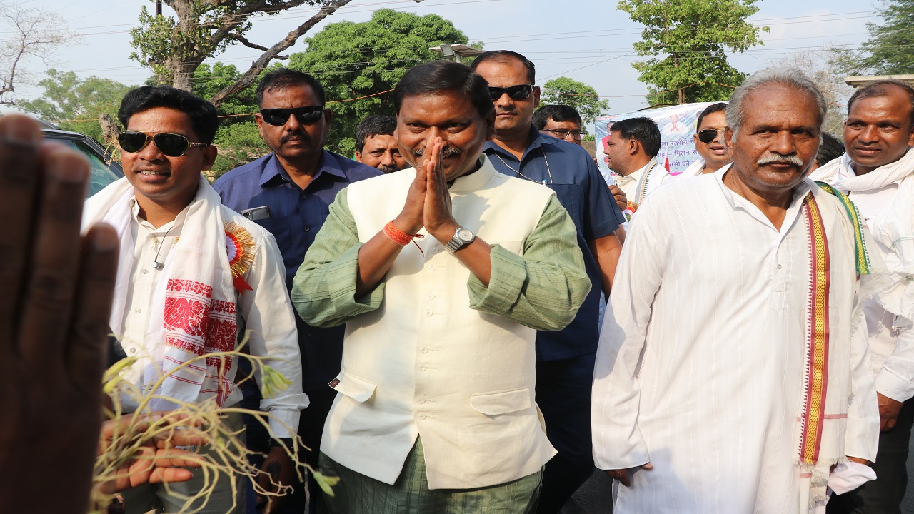 The Union Minister for Tribal Affairs, Shri Arjun Munda ji laid the foundation stone of the building of Arts and Cultural Center at Jadoor  Akhara (Kadma Village), Jharkhand in Khunti Block.